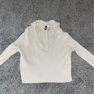 Cream long sleeve crop top from H&M #croptop